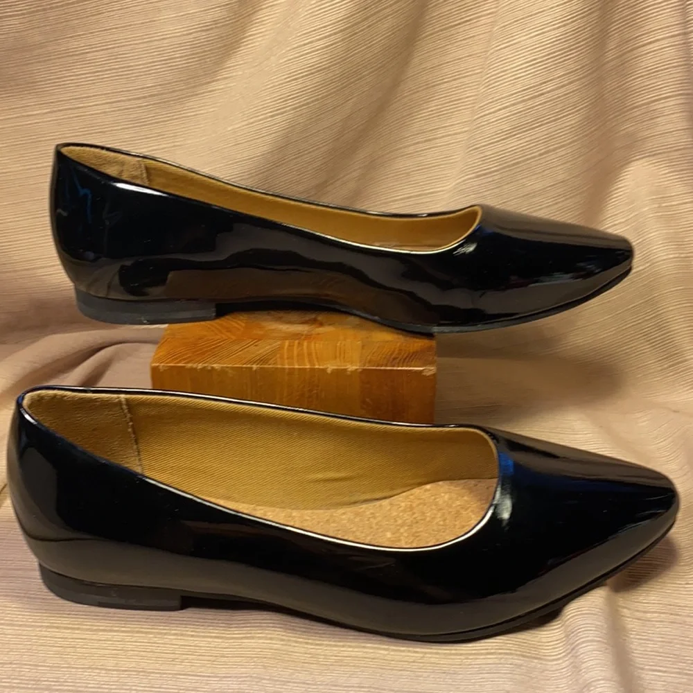 NWOT Ahimsa point toe cork footbed flats 2